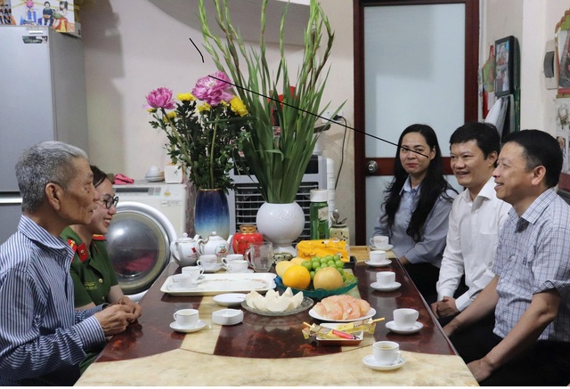CATP Hà Nội: Thăm hỏi, tri ân gia đình liệt sỹ nhân kỷ niệm 78 năm Ngày Thương binh - Liệt sĩ- Ảnh 1.