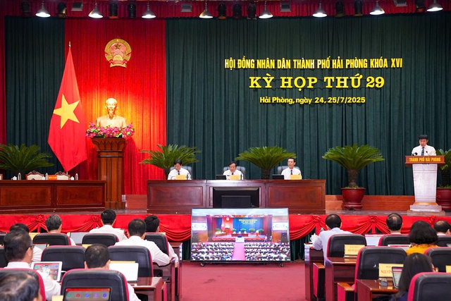 TP. Hải Phòng: Kỳ họp thứ 29 HĐND xem xét 18 báo cáo và thông qua 16 nghị quyết- Ảnh 1. TP. Hải Phòng: Kỳ họp thứ 29 HĐND xem xét 18 báo cáo và thông qua 16 nghị quyết- Ảnh 1.