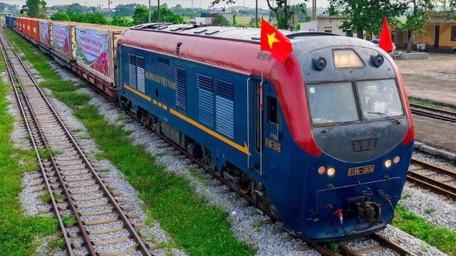 Doanh thu Vận tải đường sắt tăng mạnh nửa đầu năm- Ảnh 1.