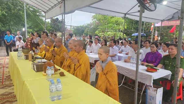 Nghệ An: Thiêng liêng Lễ cầu siêu tại Nghĩa trang liệt sĩ xã Lam Thành- Ảnh 3. Nghệ An: Thiêng liêng Lễ cầu siêu tại Nghĩa trang liệt sĩ xã Lam Thành- Ảnh 3.