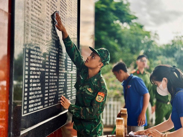 Ban Chỉ huy BĐBP tỉnh An Giang lan tỏa đạo lý “Uống nước nhớ nguồn”- Ảnh 1. Ban Chỉ huy BĐBP tỉnh An Giang lan tỏa đạo lý “Uống nước nhớ nguồn”- Ảnh 1.