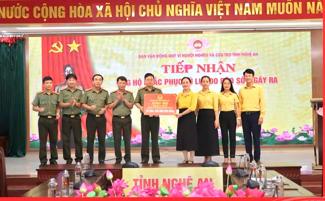 Đi ngược dòng lũ về phía nhân dân- Ảnh 13.