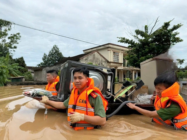 Đi ngược dòng lũ về phía nhân dân- Ảnh 3.