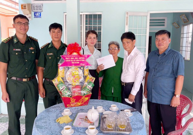 Ban Chỉ huy BĐBP tỉnh An Giang lan tỏa đạo lý “Uống nước nhớ nguồn”- Ảnh 3. Ban Chỉ huy BĐBP tỉnh An Giang lan tỏa đạo lý “Uống nước nhớ nguồn”- Ảnh 3.