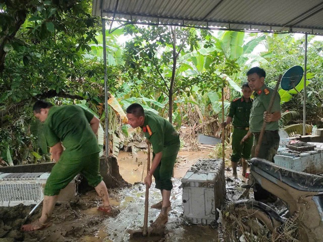 Đi ngược dòng lũ về phía nhân dân- Ảnh 6.