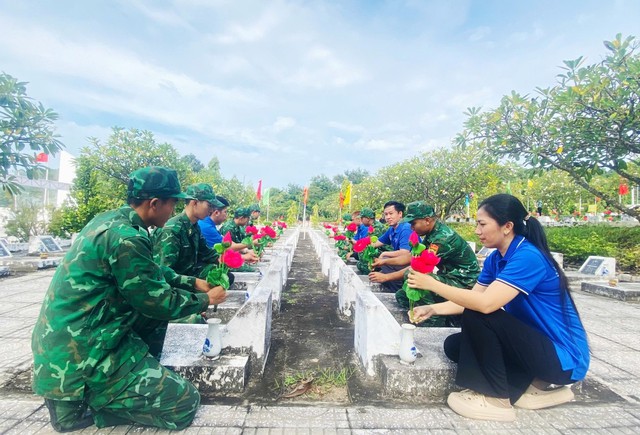 Ban Chỉ huy BĐBP tỉnh An Giang lan tỏa đạo lý “Uống nước nhớ nguồn”- Ảnh 4. Ban Chỉ huy BĐBP tỉnh An Giang lan tỏa đạo lý “Uống nước nhớ nguồn”- Ảnh 4.