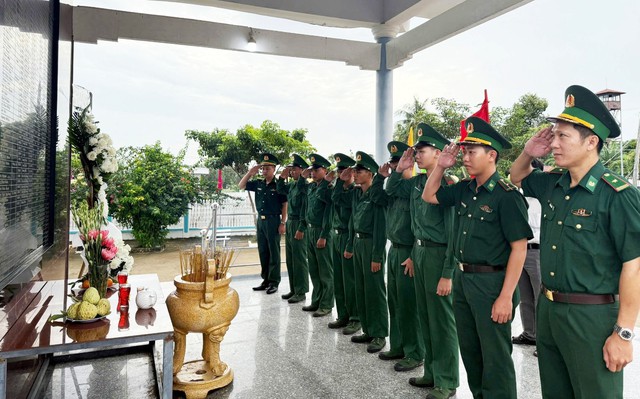 Ban Chỉ huy BĐBP tỉnh An Giang lan tỏa đạo lý “Uống nước nhớ nguồn”- Ảnh 6. Ban Chỉ huy BĐBP tỉnh An Giang lan tỏa đạo lý “Uống nước nhớ nguồn”- Ảnh 6.