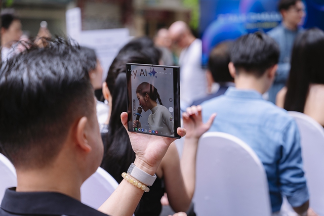 "Quân bài tẩy" của Samsung đã lộ diện khiến khách Việt "đứng ngồi không yên", át vía iPhone của Apple- Ảnh 1.