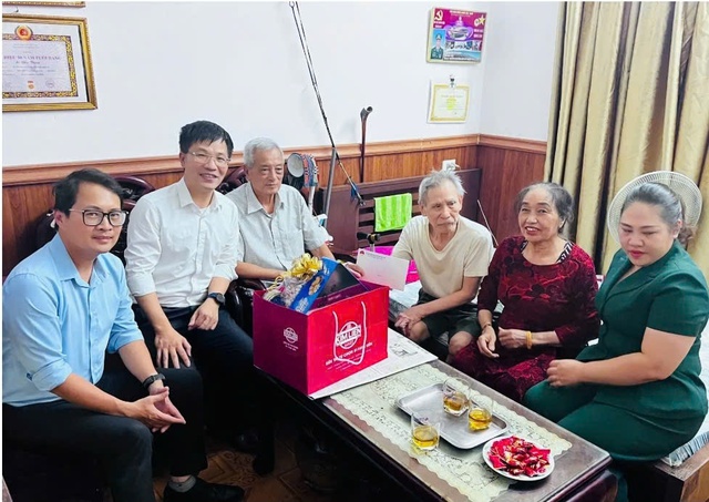 Phường Kim Liên: Nhiều hoạt động tri ân nhân kỷ niệm Ngày Thương binh - Liệt sĩ- Ảnh 4. Phường Kim Liên: Nhiều hoạt động tri ân nhân kỷ niệm Ngày Thương binh - Liệt sĩ- Ảnh 4.