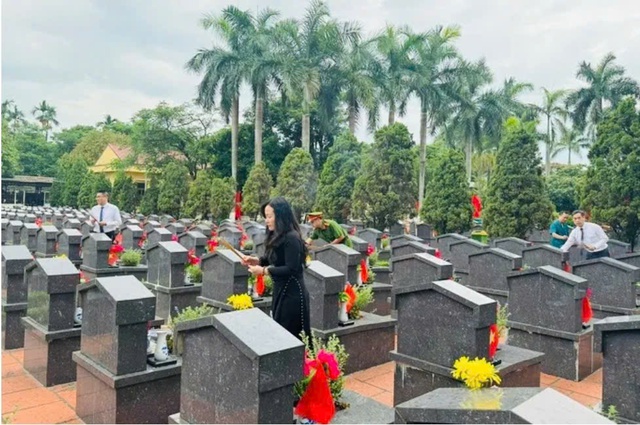 Phường Kim Liên: Nhiều hoạt động tri ân nhân kỷ niệm Ngày Thương binh - Liệt sĩ- Ảnh 2. Phường Kim Liên: Nhiều hoạt động tri ân nhân kỷ niệm Ngày Thương binh - Liệt sĩ- Ảnh 2.