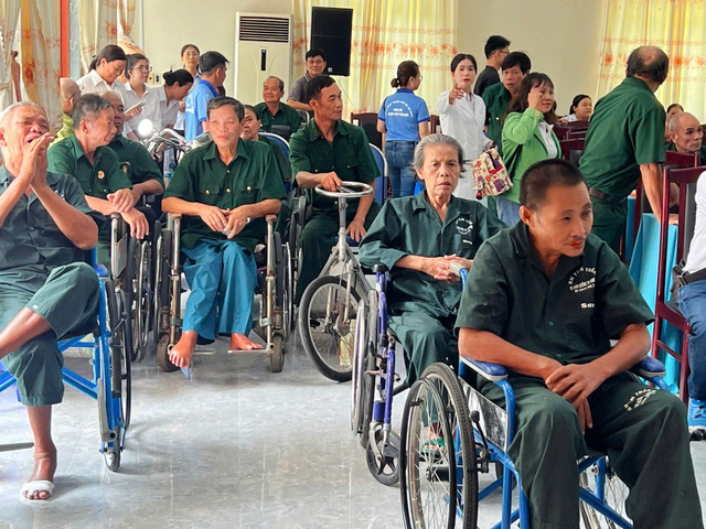 Trung tâm trợ giúp pháp lý Nhà nước số 1-TP.HCM: Tổ chức Chương trình tri ân thương binh và người có công
- Ảnh 1. Trung tâm trợ giúp pháp lý Nhà nước số 1-TP.HCM: Tổ chức Chương trình tri ân thương binh và người có công
- Ảnh 1.