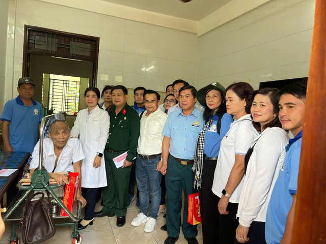 Trung tâm trợ giúp pháp lý Nhà nước số 1-TP.HCM: Tổ chức Chương trình tri ân thương binh và người có công
- Ảnh 2. Trung tâm trợ giúp pháp lý Nhà nước số 1-TP.HCM: Tổ chức Chương trình tri ân thương binh và người có công
- Ảnh 2.