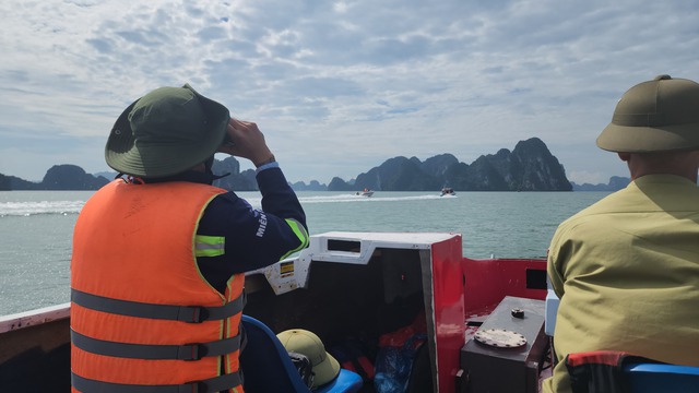 Vụ đắm tàu ở Quảng Ninh: Tìm thấy thi thể nạn nhân cuối cùng - Ảnh 1. Vụ đắm tàu ở Quảng Ninh: Tìm thấy thi thể nạn nhân cuối cùng - Ảnh 1.