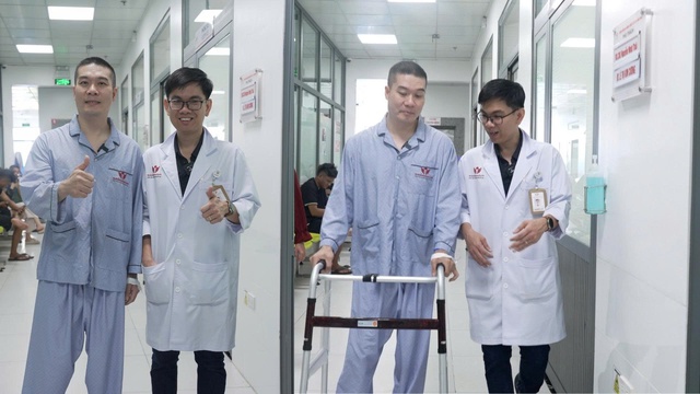Nam bệnh nhân suýt tàn phế vì chẩn đoán chưa chính xác- Ảnh 2. Nam bệnh nhân suýt tàn phế vì chẩn đoán chưa chính xác- Ảnh 2.