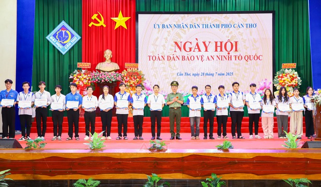 TP Cần Thơ: Tổ chức Ngày hội Toàn dân bảo vệ an ninh Tổ quốc năm 2025- Ảnh 6. TP Cần Thơ: Tổ chức Ngày hội Toàn dân bảo vệ an ninh Tổ quốc năm 2025- Ảnh 6.