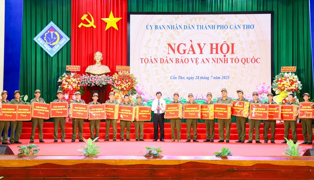 TP Cần Thơ: Tổ chức Ngày hội Toàn dân bảo vệ an ninh Tổ quốc năm 2025- Ảnh 7. TP Cần Thơ: Tổ chức Ngày hội Toàn dân bảo vệ an ninh Tổ quốc năm 2025- Ảnh 7.