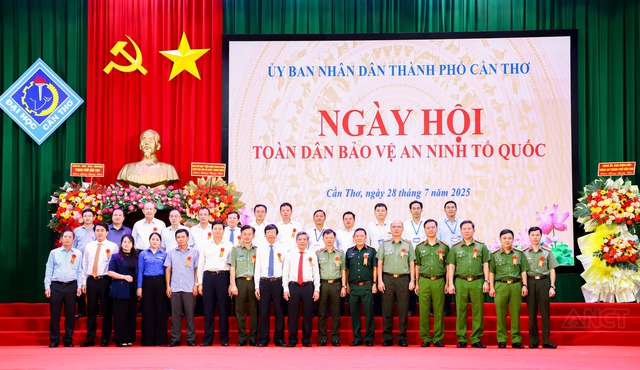 TP Cần Thơ: Tổ chức Ngày hội Toàn dân bảo vệ an ninh Tổ quốc năm 2025- Ảnh 9. TP Cần Thơ: Tổ chức Ngày hội Toàn dân bảo vệ an ninh Tổ quốc năm 2025- Ảnh 9.
