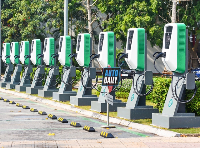 Hà Nội: Xác định 4 vị trí đủ điều kiện và diện tích làm bãi xe, trạm sạc dọc Vành đai 1- Ảnh 1. Hà Nội: Xác định 4 vị trí đủ điều kiện và diện tích làm bãi xe, trạm sạc dọc Vành đai 1- Ảnh 1.