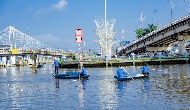 An Giang: Xã Vĩnh Phong ra quân chỉnh trang cảnh quan môi trường- Ảnh 2. An Giang: Xã Vĩnh Phong ra quân chỉnh trang cảnh quan môi trường- Ảnh 2.
