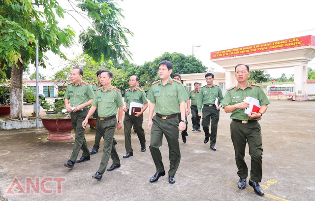 Giám đốc Công an TP Cần Thơ khảo sát, kiểm tra điều kiện làm việc sau sáp nhập- Ảnh 1.