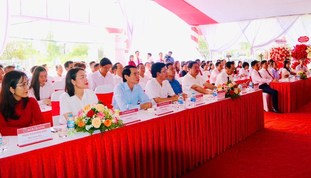 Agribank Chi nhánh Kiên Giang II trao giải Đặc biệt chương trình "37 năm vững vàng - Rộn ràng ưu đãi"- Ảnh 1.
