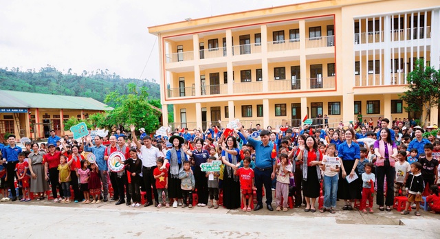 Mùa hè xanh 2025: Tuổi trẻ UTM mang yêu thương đến vùng cao Yên Bái- Ảnh 1.