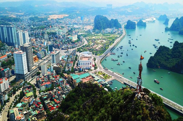 Quảng Ninh: 6 tháng đầu năm 2025, kinh tế duy trì tăng trưởng cao- Ảnh 1. Quảng Ninh: 6 tháng đầu năm 2025, kinh tế duy trì tăng trưởng cao- Ảnh 1.