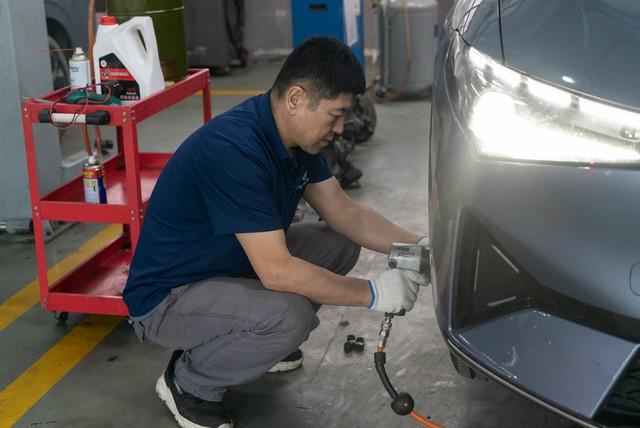 Làn sóng xe điện bùng nổ làm lộ ra "kẽ hở" ở Trung Quốc: Trung bình 1.000 xe chỉ có một xưởng sửa chữa- Ảnh 1. Làn sóng xe điện bùng nổ làm lộ ra "kẽ hở" ở Trung Quốc: Trung bình 1.000 xe chỉ có một xưởng sửa chữa- Ảnh 1.
