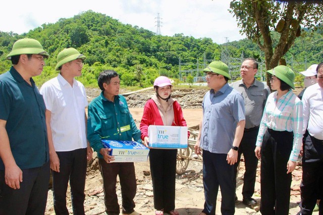 Chủ tịch UBND tỉnh Nghệ An chỉ đạo khắc phục hậu quả mưa lũ tại xã biên giới Mường Típ- Ảnh 6. Chủ tịch UBND tỉnh Nghệ An chỉ đạo khắc phục hậu quả mưa lũ tại xã biên giới Mường Típ- Ảnh 6.