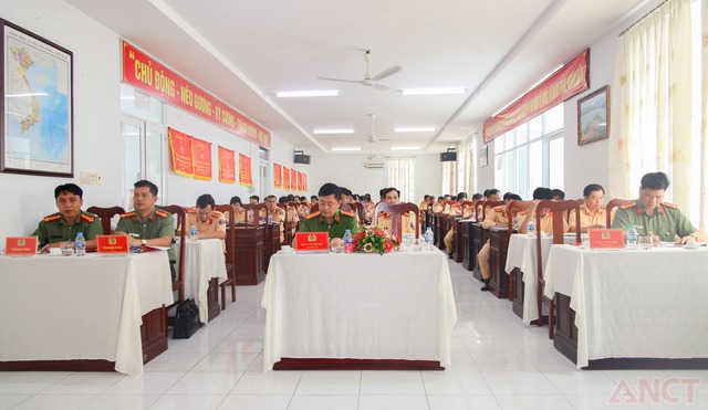 Phòng CSGT Công an TP Cần Thơ sơ kết công tác 6 tháng đầu năm 2025- Ảnh 1.