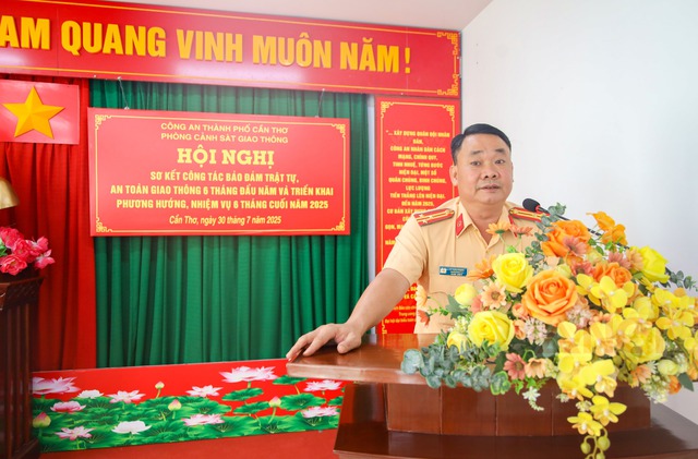 Phòng CSGT Công an TP Cần Thơ sơ kết công tác 6 tháng đầu năm 2025- Ảnh 2.