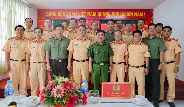 Phòng CSGT Công an TP Cần Thơ sơ kết công tác 6 tháng đầu năm 2025- Ảnh 4.