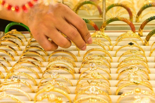 Giá vàng hôm nay 1/8: Vàng SJC quay đầu giảm- Ảnh 1.