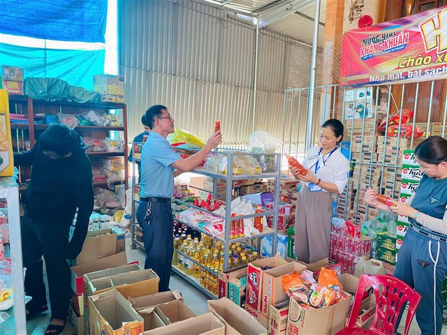 Hà Nội bảo đảm an toàn thực phẩm phục vụ các ngày lễ lớn- Ảnh 1. Hà Nội bảo đảm an toàn thực phẩm phục vụ các ngày lễ lớn- Ảnh 1.