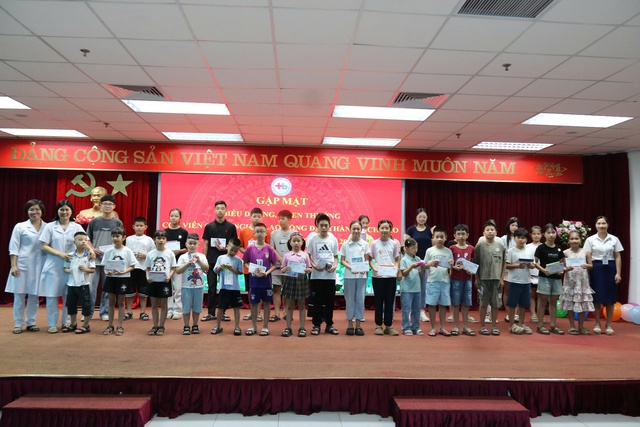 Hưng Yên: Bệnh viện Nhi Thái Bình gặp mặt, trao quà cho con cán bộ, đoàn viên, người lao động.- Ảnh 2. Hưng Yên: Bệnh viện Nhi Thái Bình gặp mặt, trao quà cho con cán bộ, đoàn viên, người lao động.- Ảnh 2.