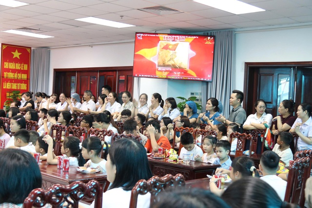 Hưng Yên: Bệnh viện Nhi Thái Bình gặp mặt, trao quà cho con cán bộ, đoàn viên, người lao động.- Ảnh 3. Hưng Yên: Bệnh viện Nhi Thái Bình gặp mặt, trao quà cho con cán bộ, đoàn viên, người lao động.- Ảnh 3.