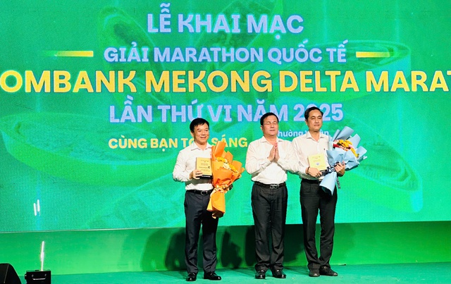 TP Cần Thơ khai mạc Giải Marathon quốc tế “Vietcombank Mekong Delta Marathon” lần thứ VI- Ảnh 3. TP Cần Thơ khai mạc Giải Marathon quốc tế “Vietcombank Mekong Delta Marathon” lần thứ VI- Ảnh 3.