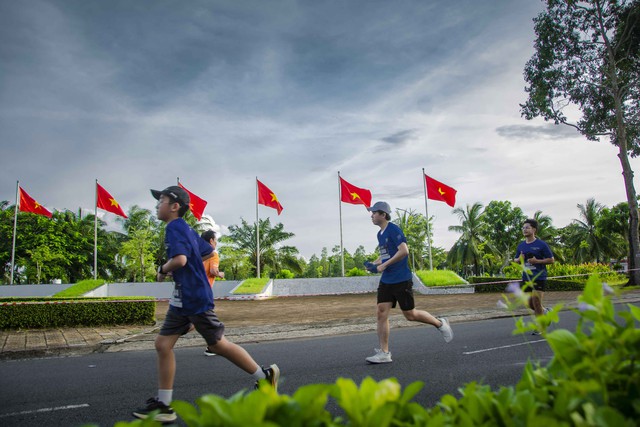 Những khoảnh khắc ấn tượng tại Giải Marathon quốc tế “Vietcombank Mekong Delta Marathon” lần thứ 6- Ảnh 9. Những khoảnh khắc ấn tượng tại Giải Marathon quốc tế “Vietcombank Mekong Delta Marathon” lần thứ 6- Ảnh 9.