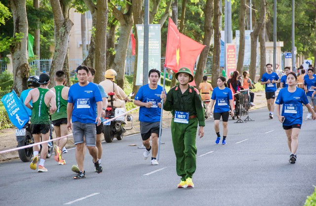 Những khoảnh khắc ấn tượng tại Giải Marathon quốc tế “Vietcombank Mekong Delta Marathon” lần thứ 6- Ảnh 13. Những khoảnh khắc ấn tượng tại Giải Marathon quốc tế “Vietcombank Mekong Delta Marathon” lần thứ 6- Ảnh 13.