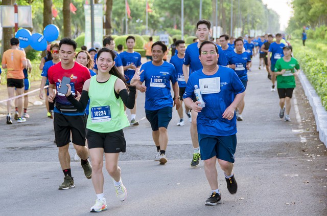 Những khoảnh khắc ấn tượng tại Giải Marathon quốc tế “Vietcombank Mekong Delta Marathon” lần thứ 6- Ảnh 3. Những khoảnh khắc ấn tượng tại Giải Marathon quốc tế “Vietcombank Mekong Delta Marathon” lần thứ 6- Ảnh 3.