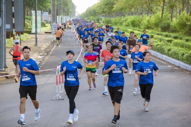 Những khoảnh khắc ấn tượng tại Giải Marathon quốc tế “Vietcombank Mekong Delta Marathon” lần thứ 6- Ảnh 2. Những khoảnh khắc ấn tượng tại Giải Marathon quốc tế “Vietcombank Mekong Delta Marathon” lần thứ 6- Ảnh 2.