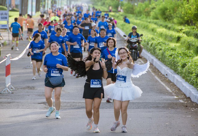 Những khoảnh khắc ấn tượng tại Giải Marathon quốc tế “Vietcombank Mekong Delta Marathon” lần thứ 6- Ảnh 14. Những khoảnh khắc ấn tượng tại Giải Marathon quốc tế “Vietcombank Mekong Delta Marathon” lần thứ 6- Ảnh 14.