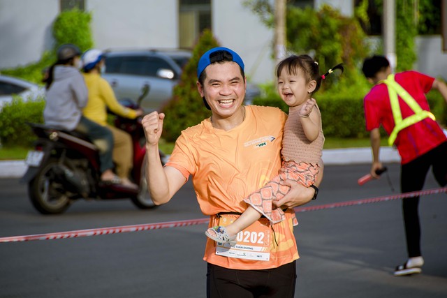 Những khoảnh khắc ấn tượng tại Giải Marathon quốc tế “Vietcombank Mekong Delta Marathon” lần thứ 6- Ảnh 10. Những khoảnh khắc ấn tượng tại Giải Marathon quốc tế “Vietcombank Mekong Delta Marathon” lần thứ 6- Ảnh 10.
