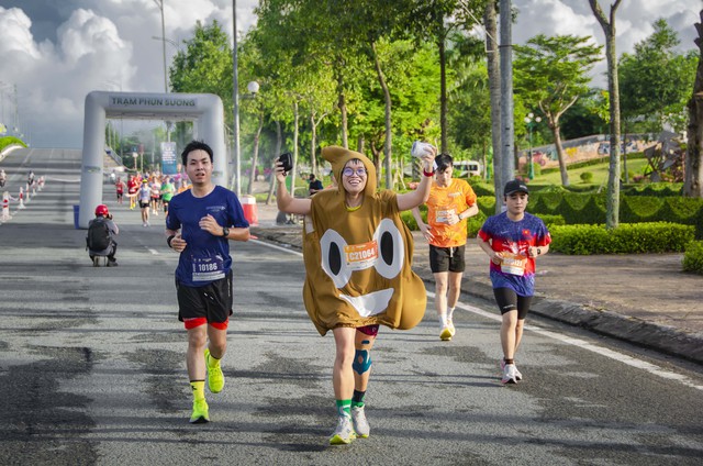 Những khoảnh khắc ấn tượng tại Giải Marathon quốc tế “Vietcombank Mekong Delta Marathon” lần thứ 6- Ảnh 5. Những khoảnh khắc ấn tượng tại Giải Marathon quốc tế “Vietcombank Mekong Delta Marathon” lần thứ 6- Ảnh 5.