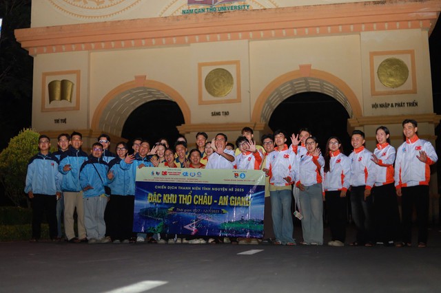 An Giang: Tuổi trẻ Trường ĐH Nam Cần Thơ xuất quân Chiến dịch Thanh niên tình nguyện hè- Ảnh 1. An Giang: Tuổi trẻ Trường ĐH Nam Cần Thơ xuất quân Chiến dịch Thanh niên tình nguyện hè- Ảnh 1.
