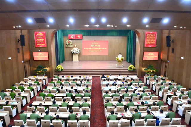 Chủ tịch nước Lương Cường dự Hội nghị sơ kết công tác công an 6 tháng đầu năm 2025- Ảnh 5. Chủ tịch nước Lương Cường dự Hội nghị sơ kết công tác công an 6 tháng đầu năm 2025- Ảnh 5.