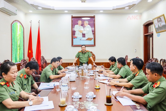 Lãnh đạo Công an TP Cần Thơ làm việc với Công an các đơn vị sau sáp nhập- Ảnh 1. Lãnh đạo Công an TP Cần Thơ làm việc với Công an các đơn vị sau sáp nhập- Ảnh 1.