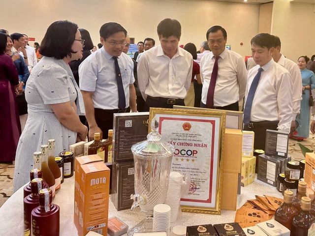 Phú Thọ: Phát động chương trình kích cầu, khơi dậy tiềm năng du lịch sau sáp nhập- Ảnh 3. Phú Thọ: Phát động chương trình kích cầu, khơi dậy tiềm năng du lịch sau sáp nhập- Ảnh 3.