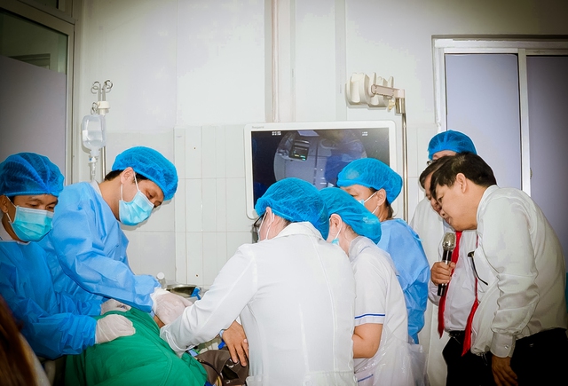 Bệnh viện Đa khoa Trung ương Cần Thơ triển khai hệ thống nội soi siêu âm đầu tiên tại ĐBSCL- Ảnh 4. Bệnh viện Đa khoa Trung ương Cần Thơ triển khai hệ thống nội soi siêu âm đầu tiên tại ĐBSCL- Ảnh 4.
