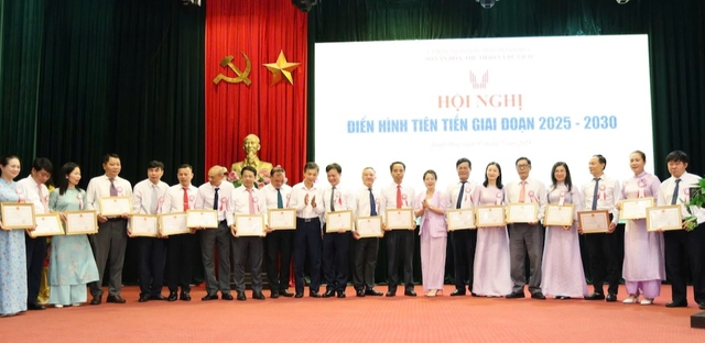Thanh Hóa: Sở VH, TT&DL tổ chức khen thưởng các điển hình tiên tiến- Ảnh 3. Thanh Hóa: Sở VH, TT&DL tổ chức khen thưởng các điển hình tiên tiến- Ảnh 3.